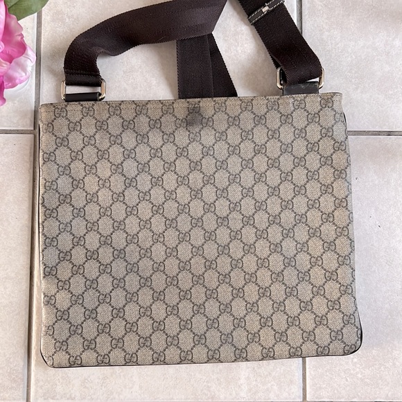 AUTHENTIC GUCCI GG SUPREME LARGE MESSENGER BAG BROWN COLOR - Picture 11 of 12